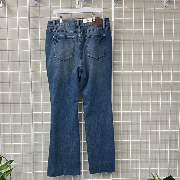 Judy Blue Mid Rise Flair Women's Jeans 18W NWT - Picture 2 of 10